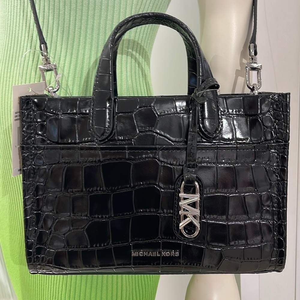 Michael Kors Gigi Small Crocodile Embossed Leather Messenger Bag
Black
NWT - Picture 12 of 16